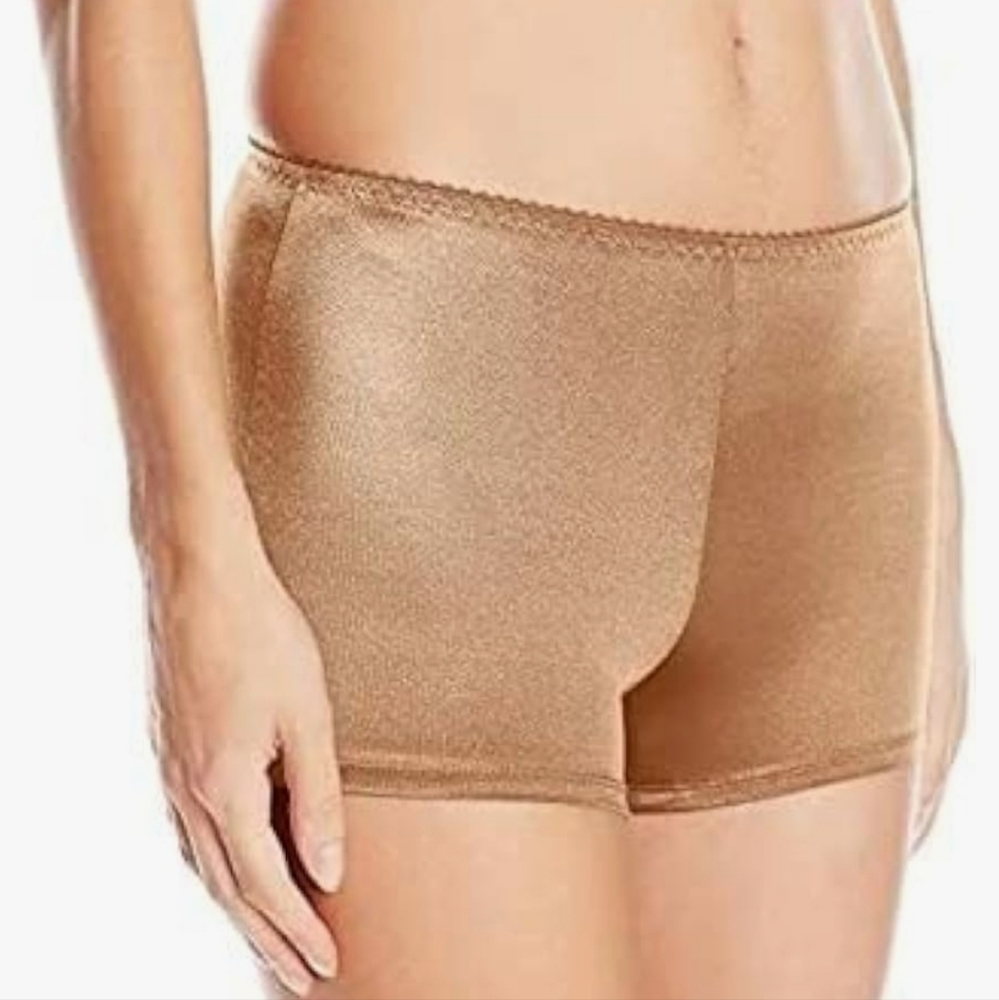 Vassarette Boyshort NWOT